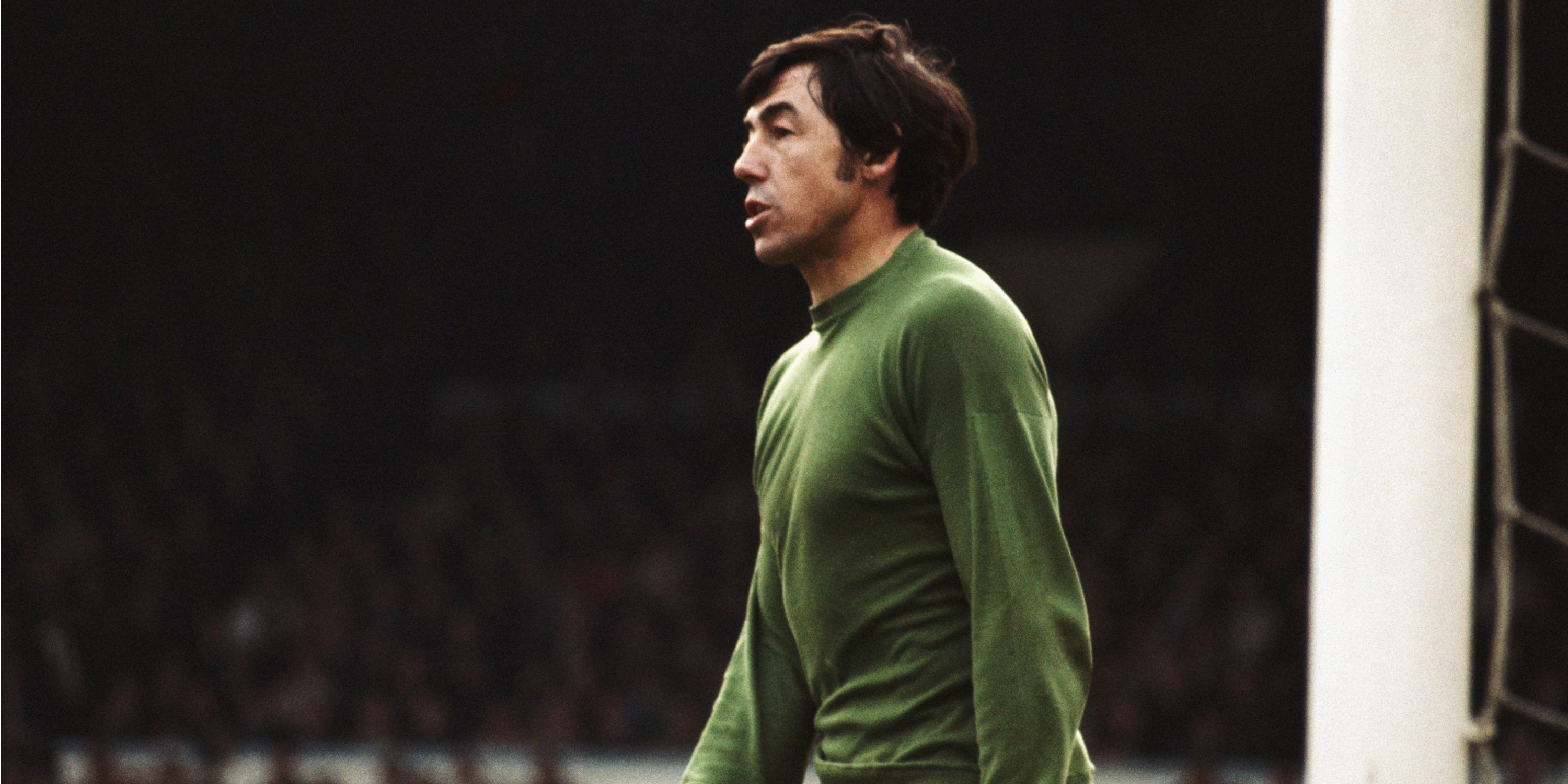  Gordon Banks in action for England