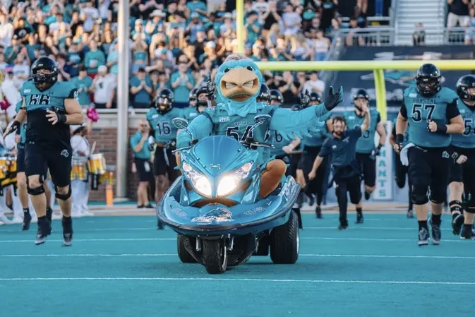 Scattershooting: UVA hoops recruiting, Football goes to the beach & Hootie’s golden nuggets : Jerry Ratcliffe