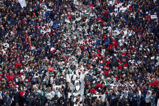 French athletes on the Champs-Elysées during a parade in honor of those who participated in the 2024 Olympic and Paralympic Games, Paris, September 14, 2024.