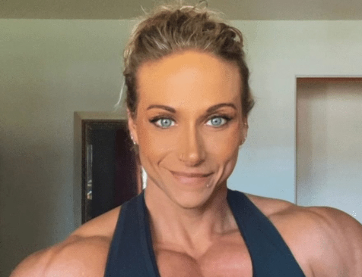 Bodybuilder Theresa Ivancik in Two-Piece Workout Gear Does Pull Ups
