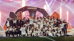RIAD (ARABIA SAUDÍ), 14/01/2024.- Los jugadores del Real Madrid celebran su victoria en la final de la Supercopa de España que Real Madrid y FC Barcelona disputan este domingo en el estadio Al Awwal Park de Riad, en Arabia Saudí. EFE/Juan Carlos Cárdenas
