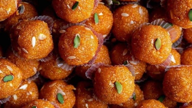 Diwali 2024: These vendors use artificial colours because they are less expensive.