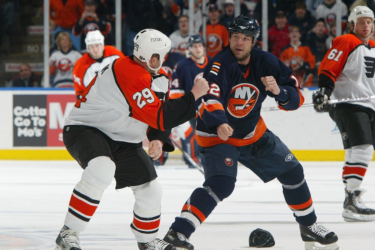 The deaths of hockey players like Chris Simon have revived concerns about head injuries amid calls for accountability