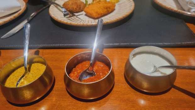 Mustard dip, Tomato chutney, Yoghurt dip
