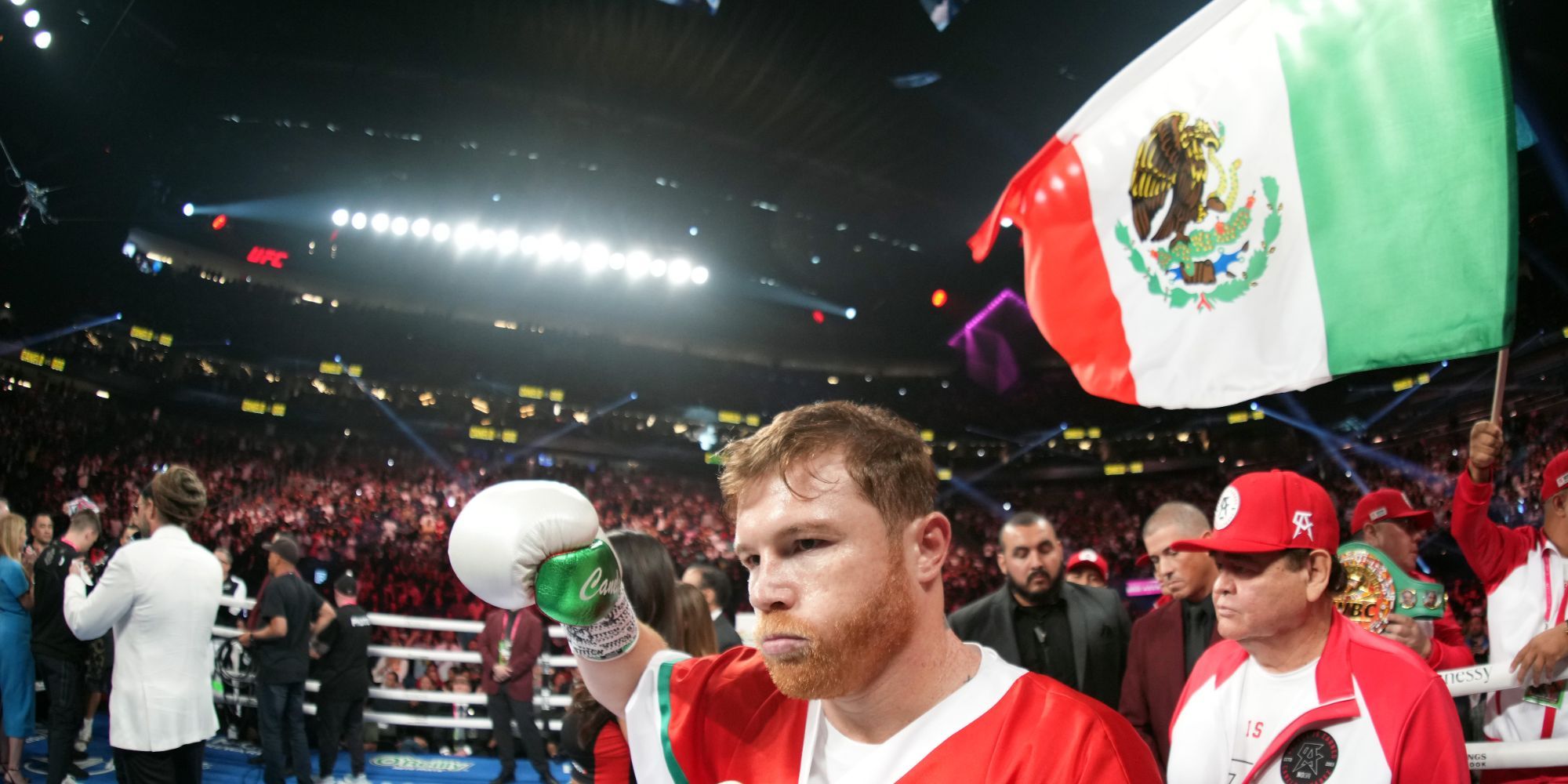 canelo-alvarez-mexico-flag