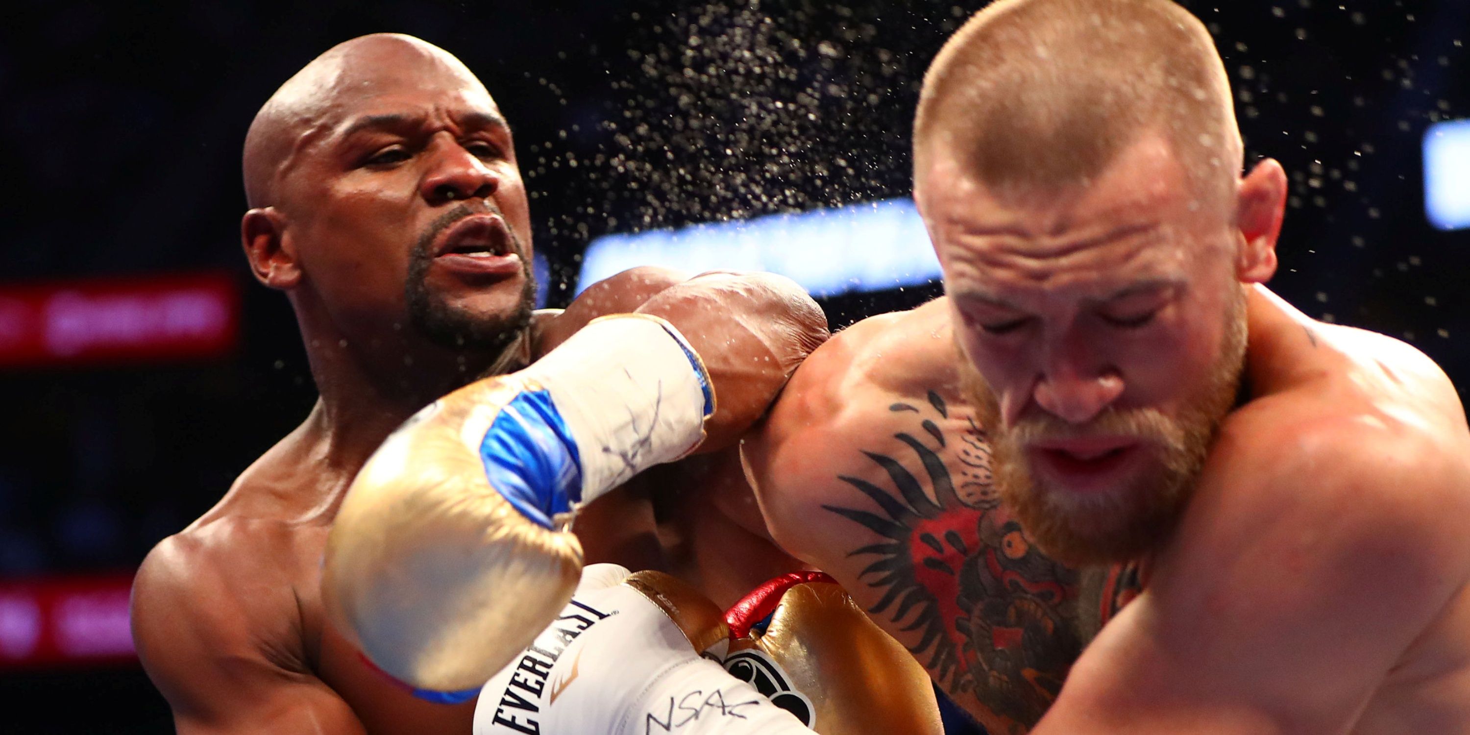 Mayweather strikes McGregor