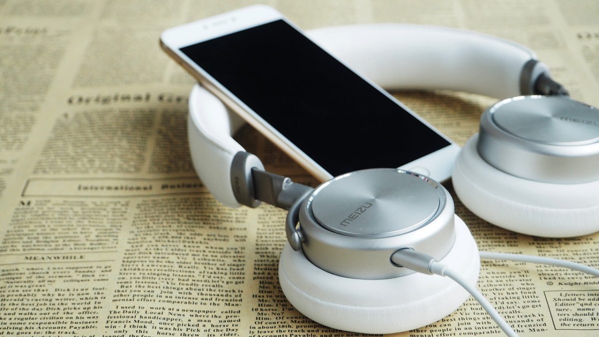 A Global Perspective on How High-Quality Audio Gear Complements the Modern Fashionista’s Lifestyle