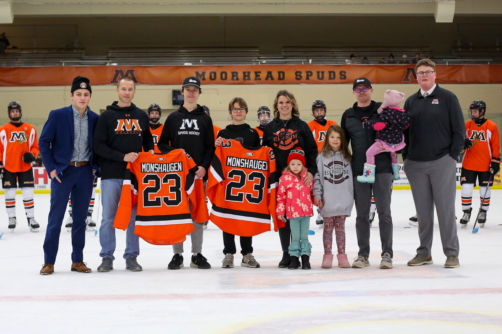 PHOTOS: Family, friends, and fans honor late Spuds boys hockey team manager in pregame ceremony – InForum